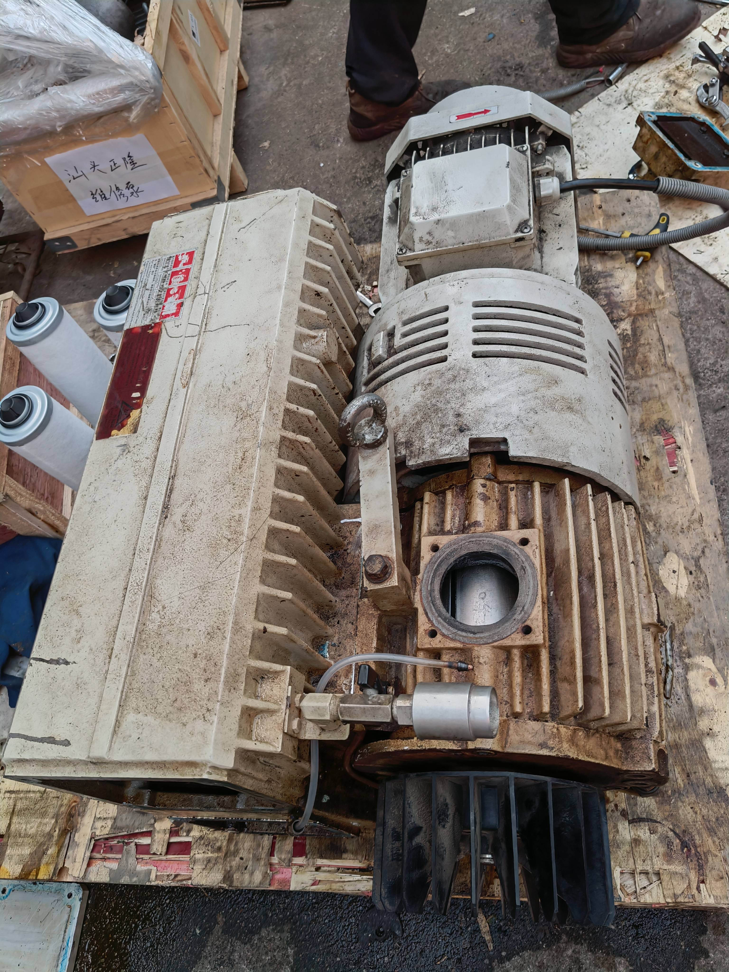 V302單級(jí)真空泵維修